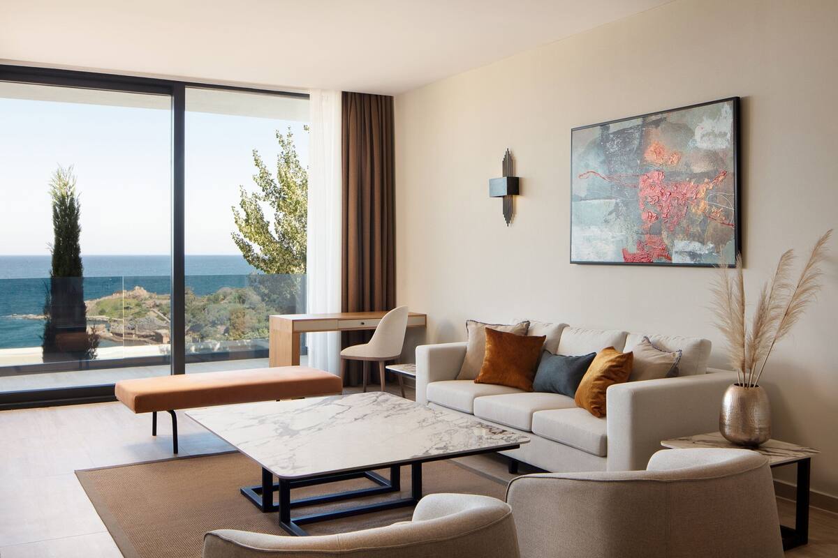 套房, 1 張特大雙人床, 陽台, 海景 (Balcony) | 埃及棉床單、高級寢具、羽絨被、舒適加層