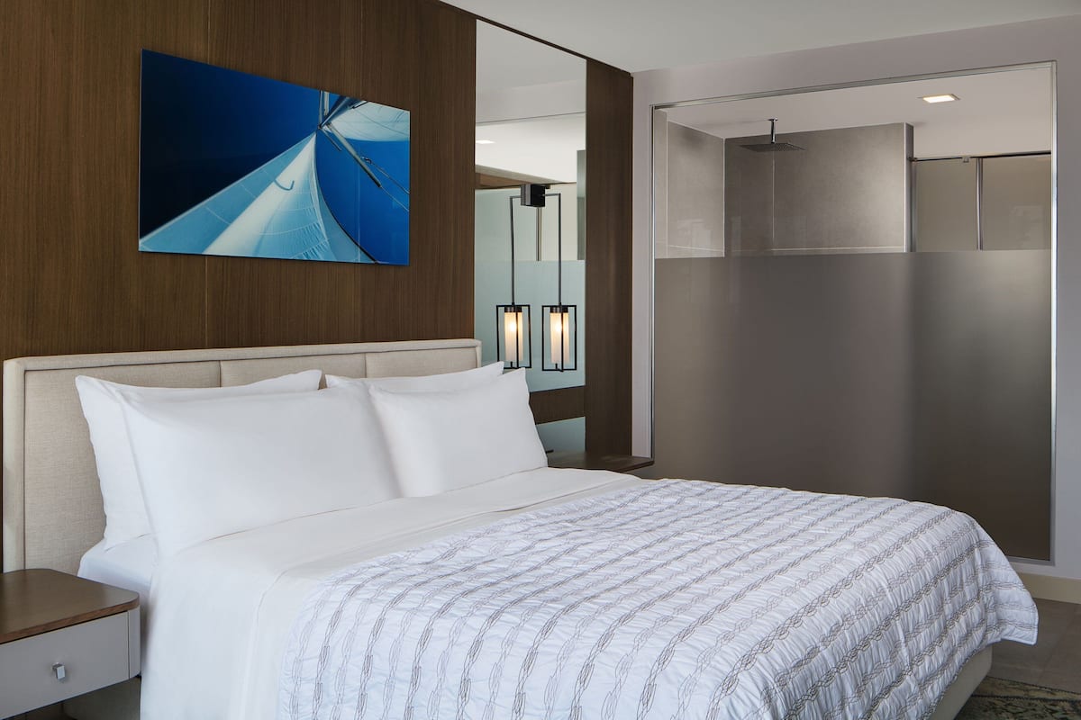 1 bedroom, Egyptian cotton sheets, premium bedding, down duvets