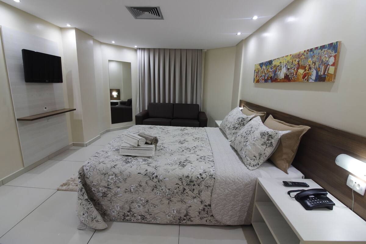 Premium Studio Suite, Berbilang Katil, Partial Sea View, Beachside | Peti besi dalam bilik, meja, langsir/tirai gelap terus, Wi-fi percuma