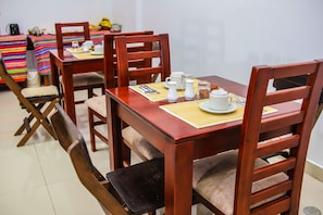 Desayuno continental gratuito y diario