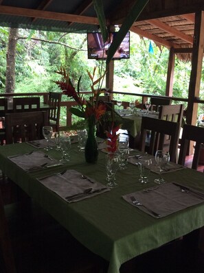 Breakfast, lunch and dinner served - Hidden Paradise Lodge (Drake Bay)