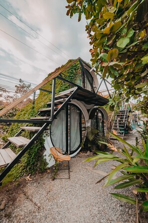 Cylinder Small Room | Free WiFi - Socialtel Jaco (Jacó)