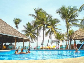 室外游泳池