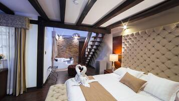 Minibar, in-room safe, desk, iron/ironing board