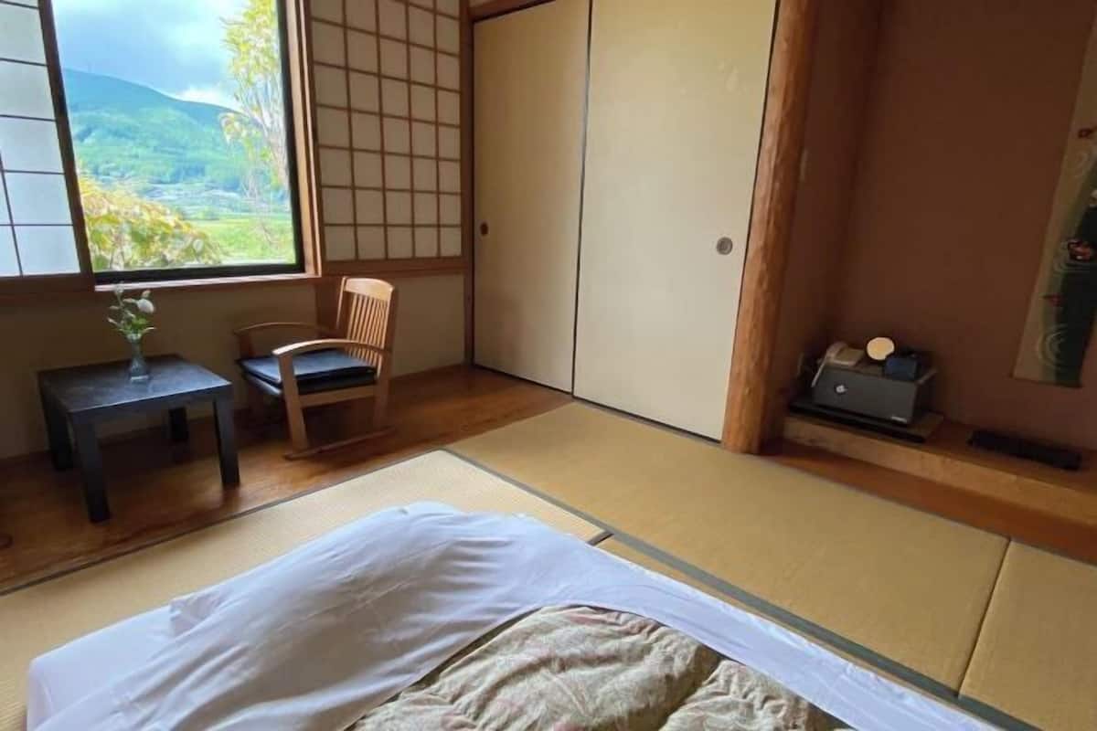1 bedroom, in-room safe, individually decorated, individually furnished