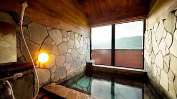 Indoor spa tub