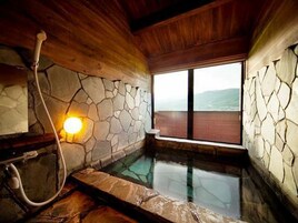 Indoor spa tub
