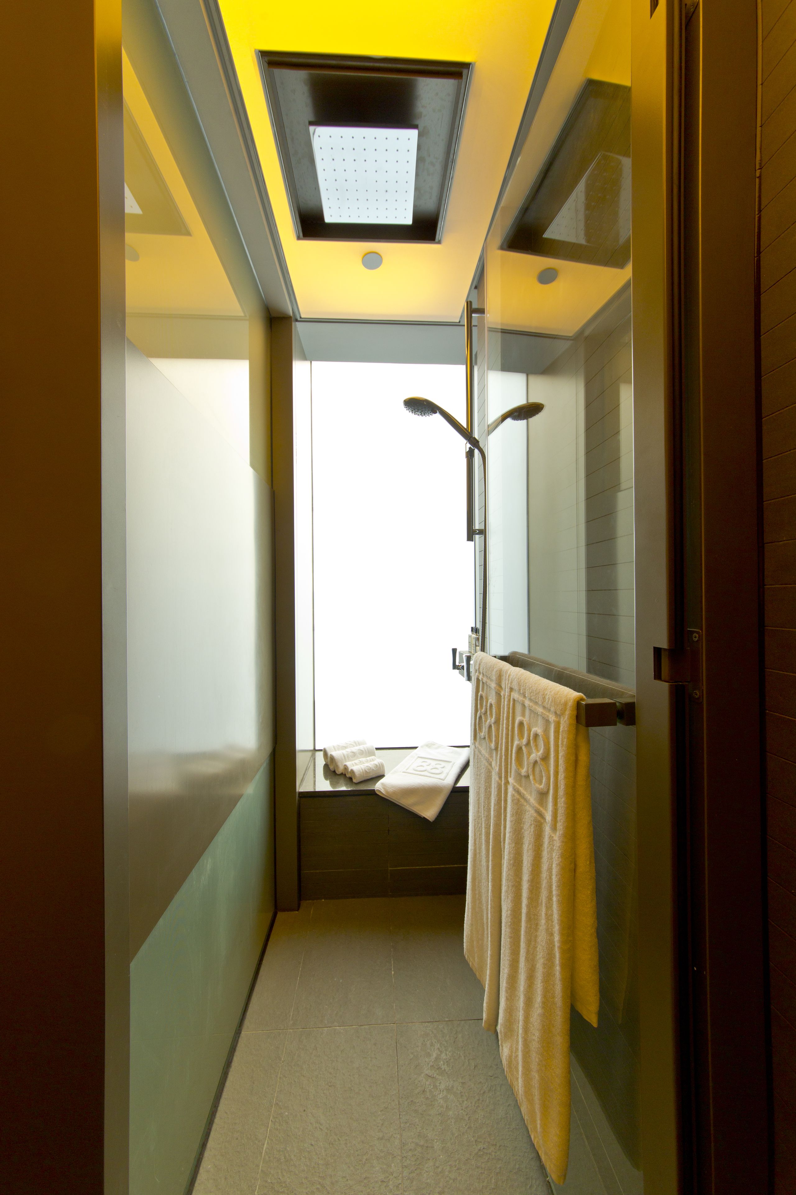 rainfall showerhead, free toiletries, hair dryer, towels