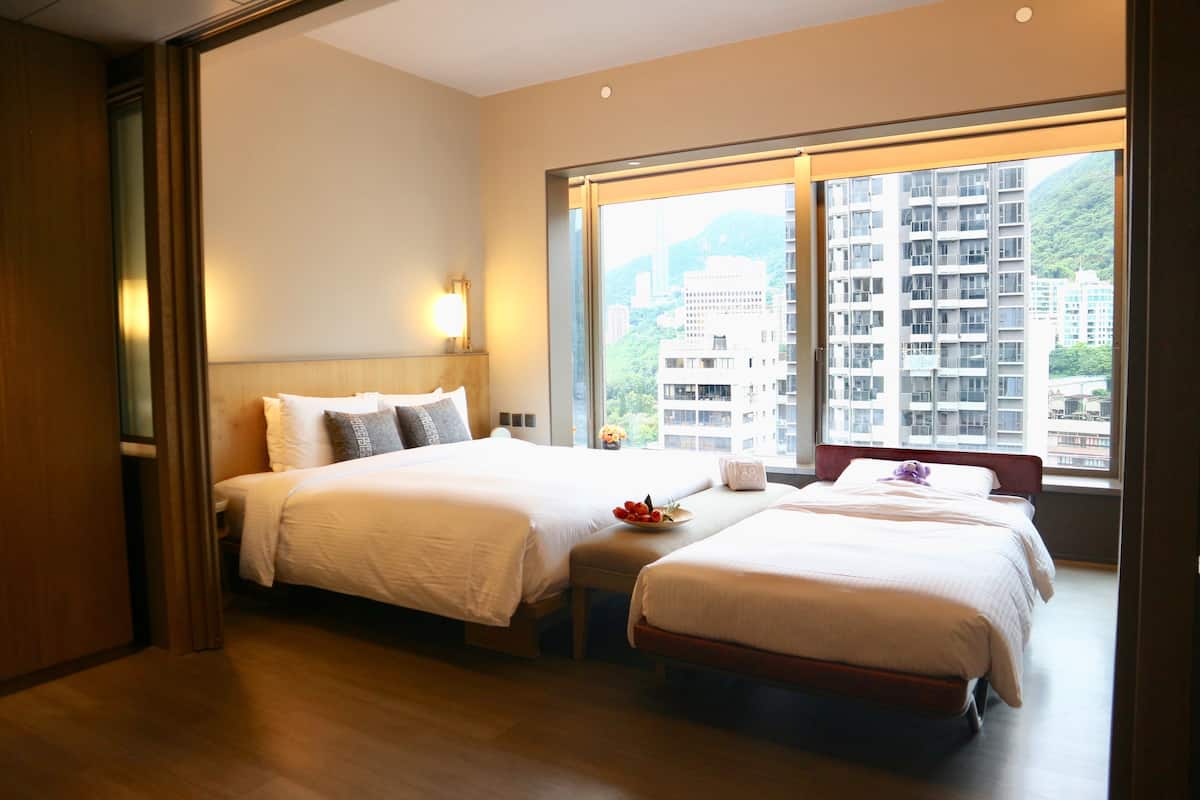 Family Room | In-room safe, desk, blackout drapes, soundproofing