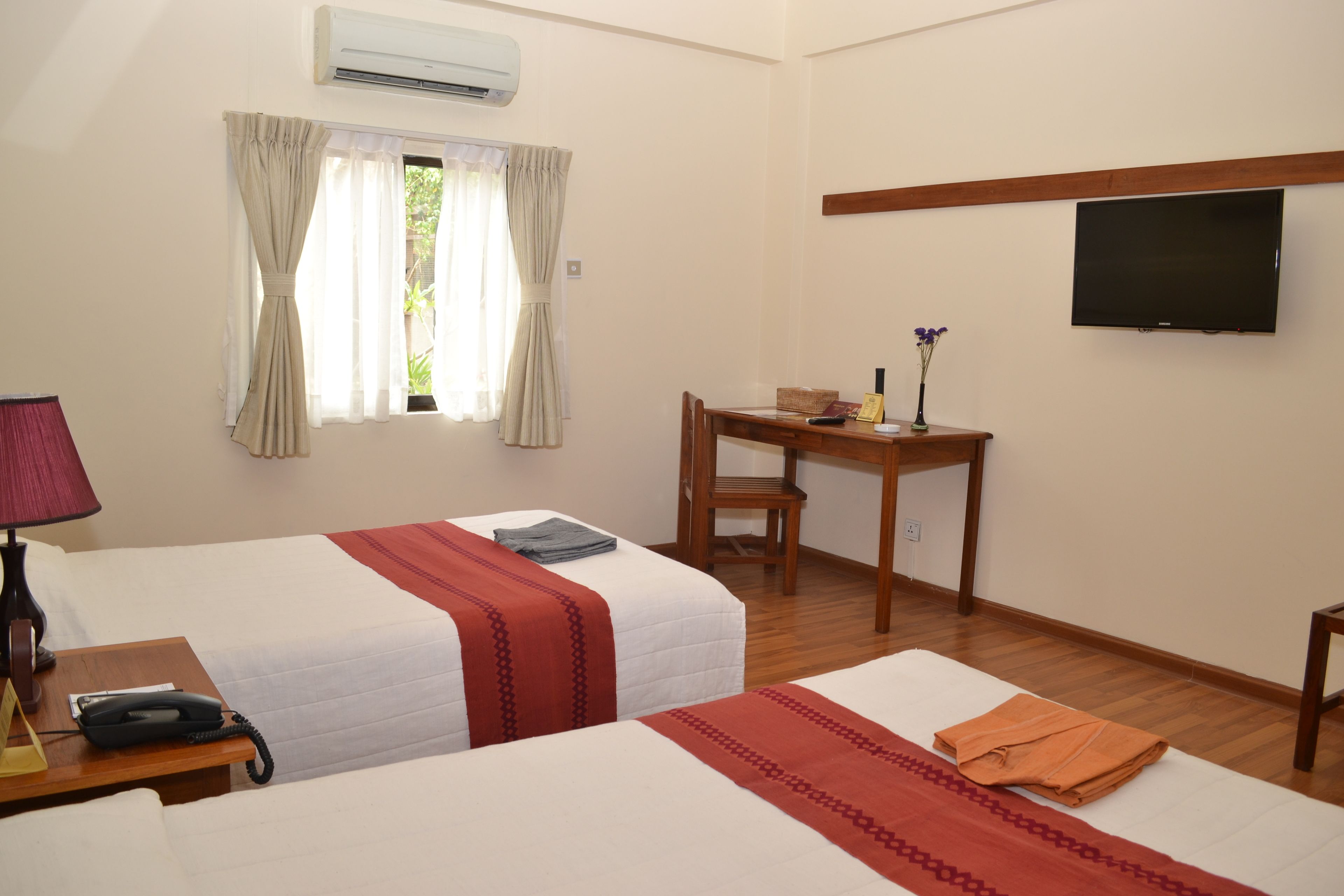 standard room | in-room safe, desk, free wifi