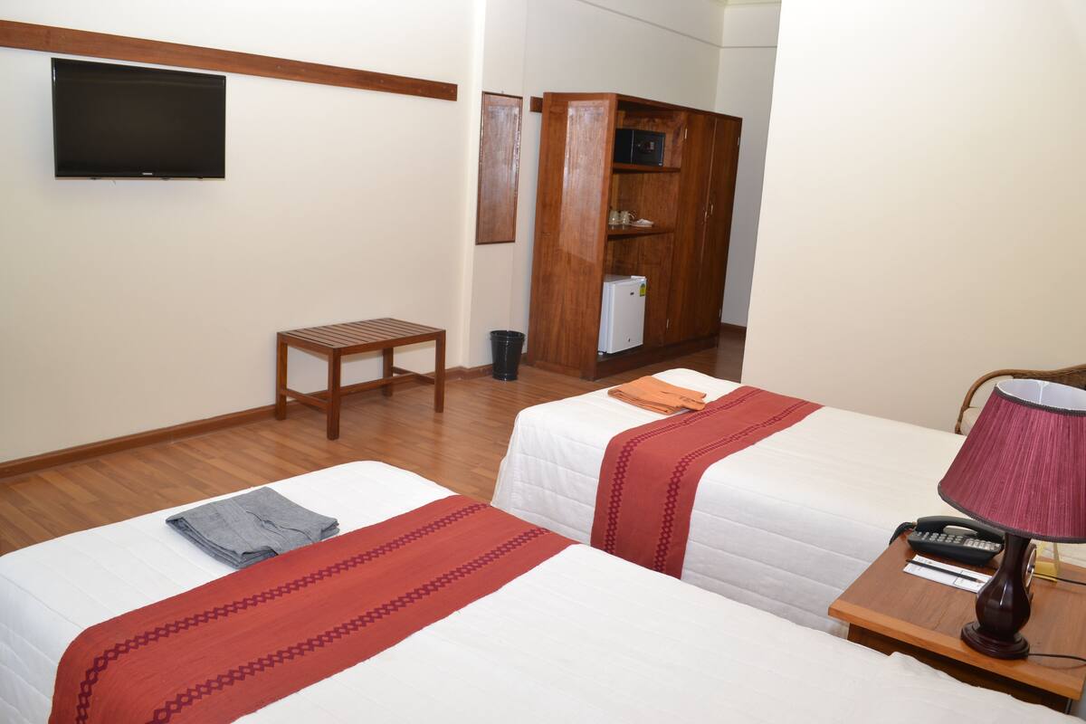 standard room | in-room safe, desk, free wifi