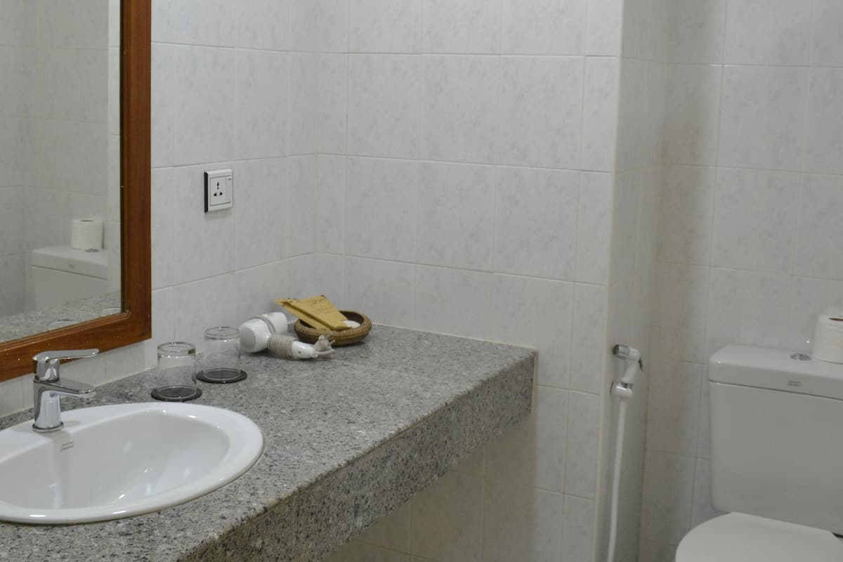 shower, free toiletries, hair dryer, dressing gowns