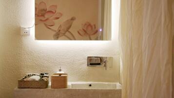 Japanese Deluxe | Bathroom | Combined shower/bathtub, spring water bathtub, designer toiletries