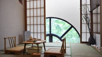 Japanese Executive Suite | Living area