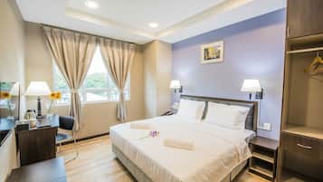 Habitación doble Premier | Escritorio, tabla de planchar con plancha, camas extra y wifi gratis