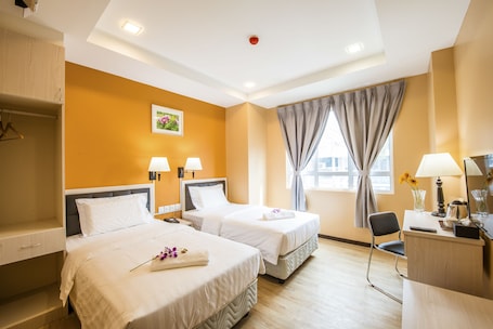 Premier Twin | Desk, iron/ironing board, rollaway beds, free WiFi. InHotel Inanam Kota Kinabalu