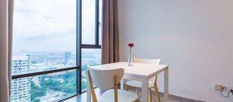 Luzzeri Suite Empire Damansara