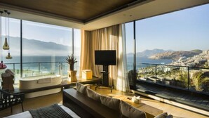 Phòng Suite Premier | Minibar, két bảo mật tại phòng, bàn, màn/rèm cản sáng 