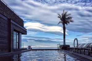 2 outdoor pools