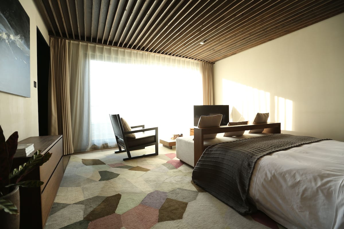Sea View Room | Minibar, in-room safe, desk, blackout curtains