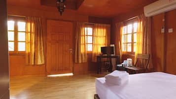 Setrika/meja setrika, tempat tidur lipat/tambahan, dan Wi-Fi gratis