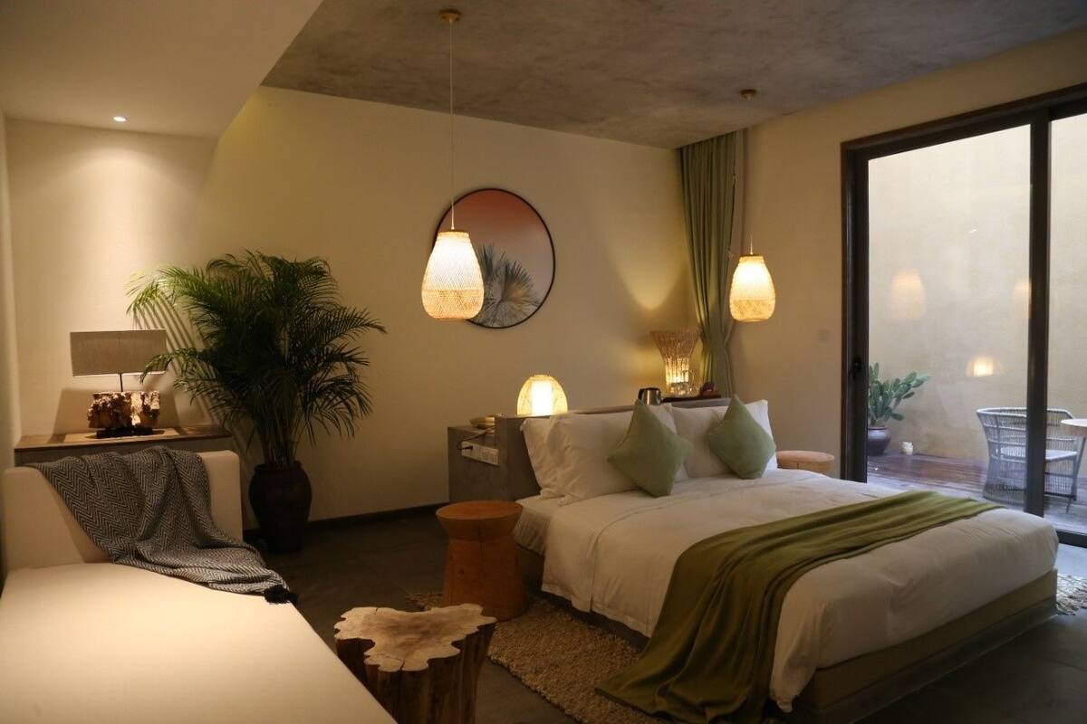 Minibar, in-room safe, desk, blackout curtains