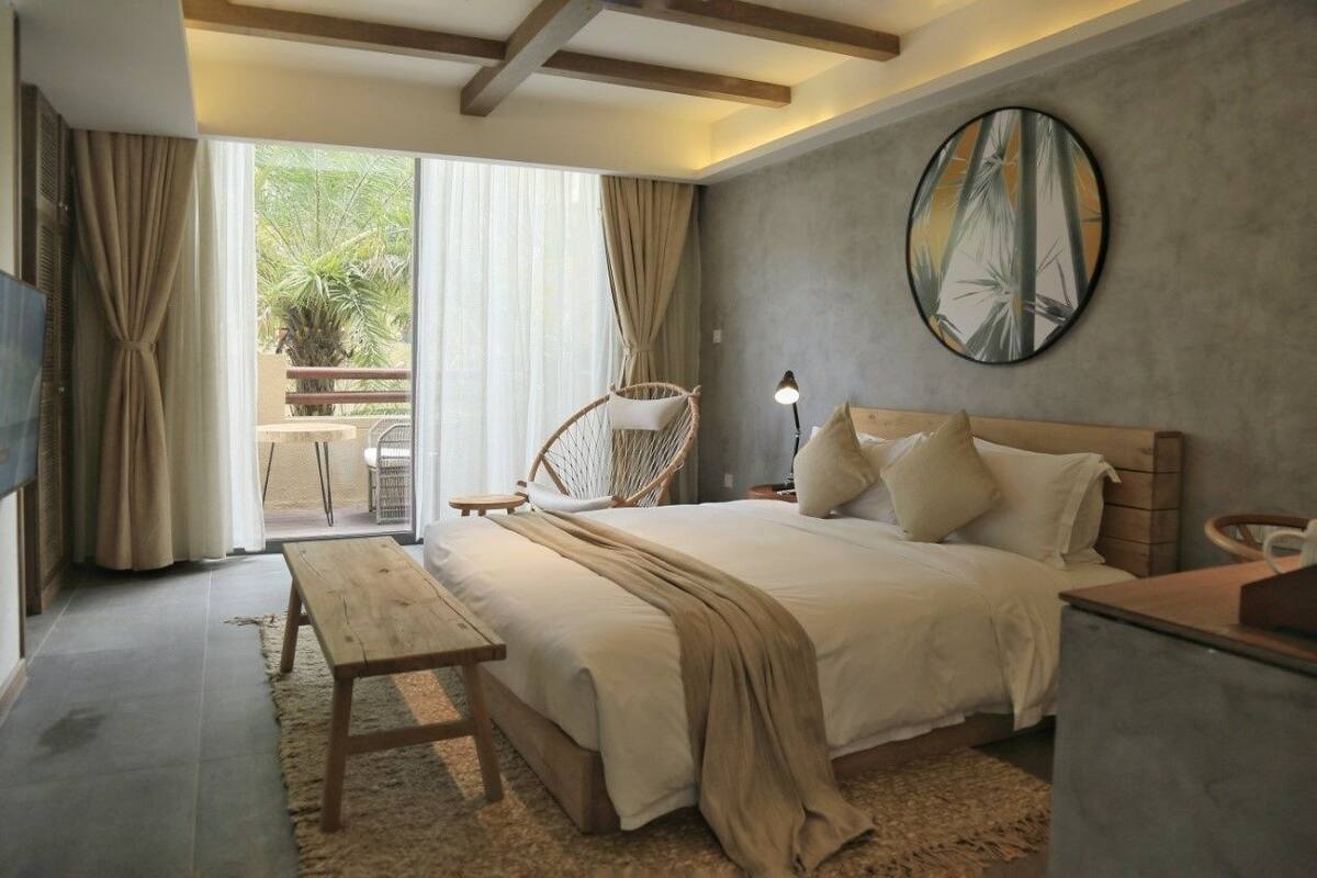 Minibar, in-room safe, desk, blackout curtains