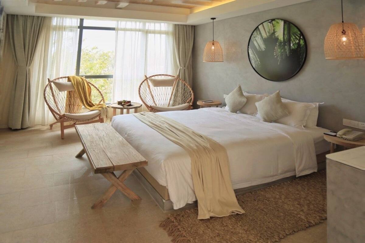 Minibar, in-room safe, desk, blackout curtains