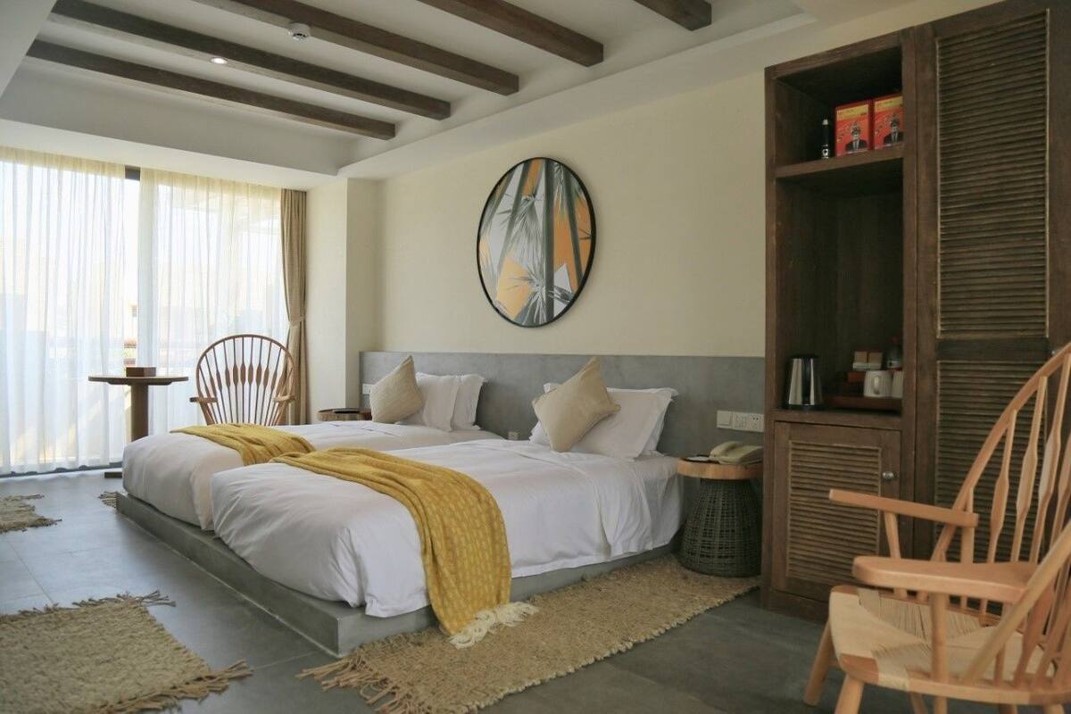 Minibar, in-room safe, desk, blackout curtains