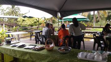 Daily cooked-to-order breakfast for a fee