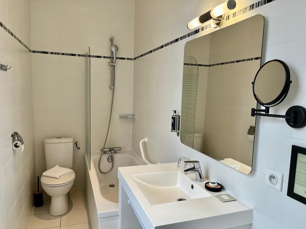 superior double room | bathroom | free toiletries, hair dryer, towels