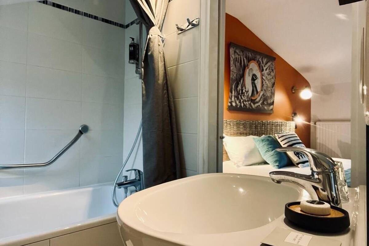 comfort room | bathroom | free toiletries, hair dryer, towels