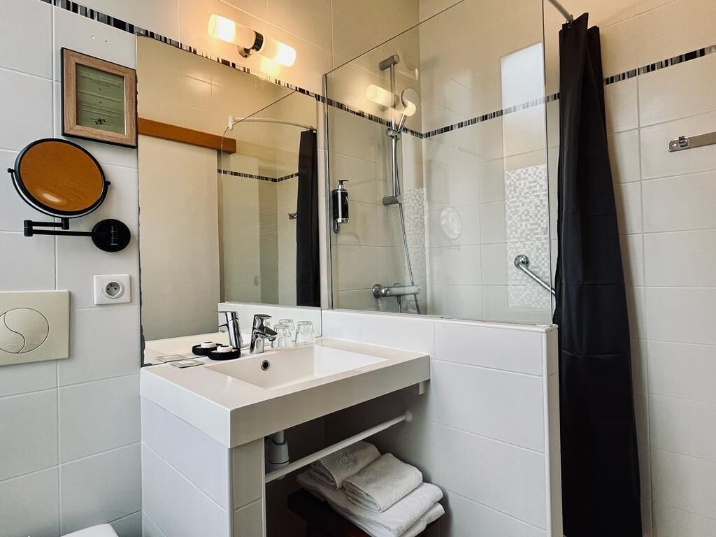 comfort room | bathroom | free toiletries, hair dryer, towels