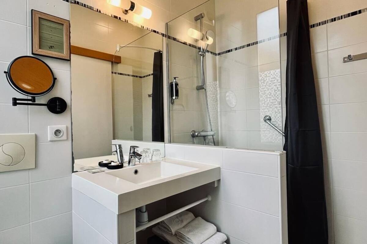 comfort room | bathroom | free toiletries, hair dryer, towels