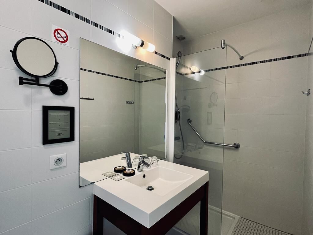 classic room, 1 queen bed, non smoking, city view | premium bedding, in-room safe, desk, laptop workspace