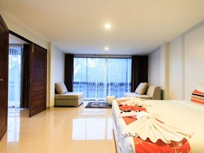 2 Bedrooms | Minibar contenant certains articles gratuits, coffre-fort