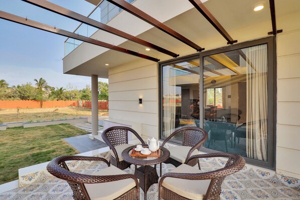 Premium bedding, down comforters, in-room safe, individually decorated - Goverdhan Greens Resort Dwarka (Dwarka)