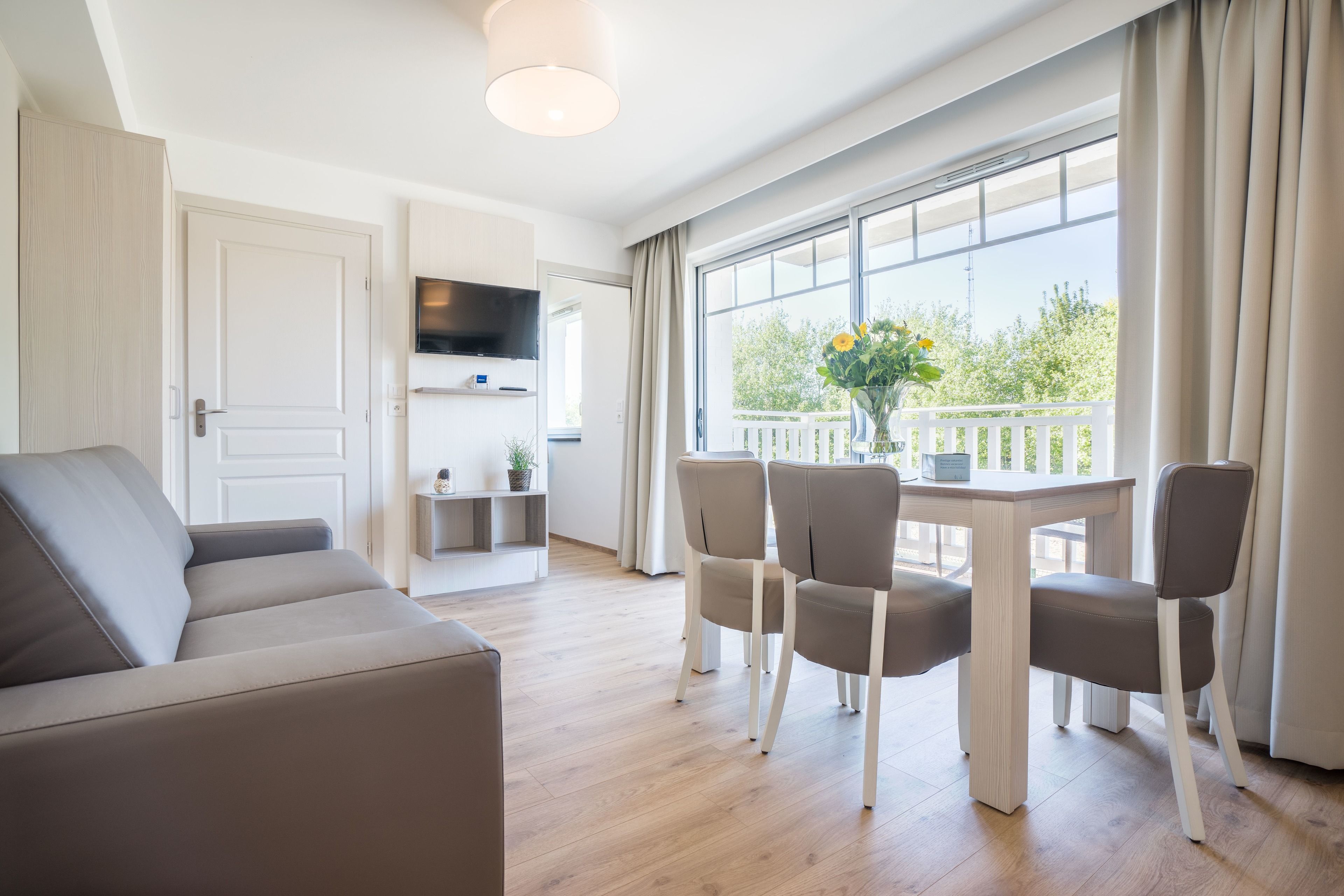 Cribs/infant beds, free WiFi