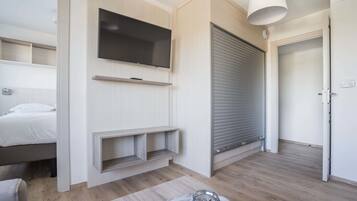 Comfort Apartment, 2 Bedrooms | Private kitchen | Fridge, microwave, stovetop, dishwasher