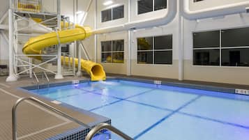 Indoor pool, sun loungers