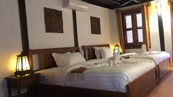 Camera Deluxe con 2 letti singoli | Biancheria da letto di alta qualità, minibar, una cassaforte in camera