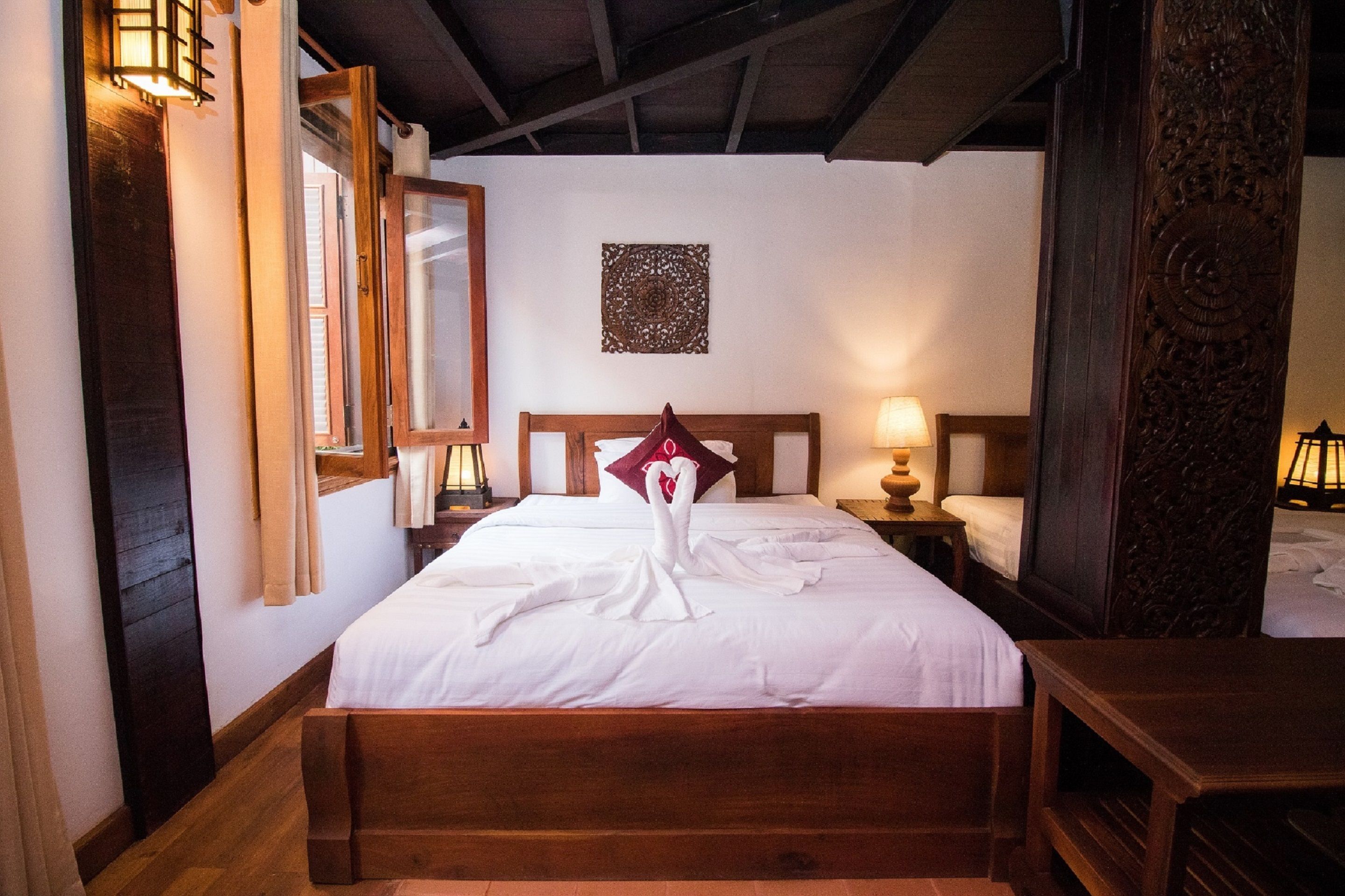 deluxe twin room | premium bedding, minibar, in-room safe, desk