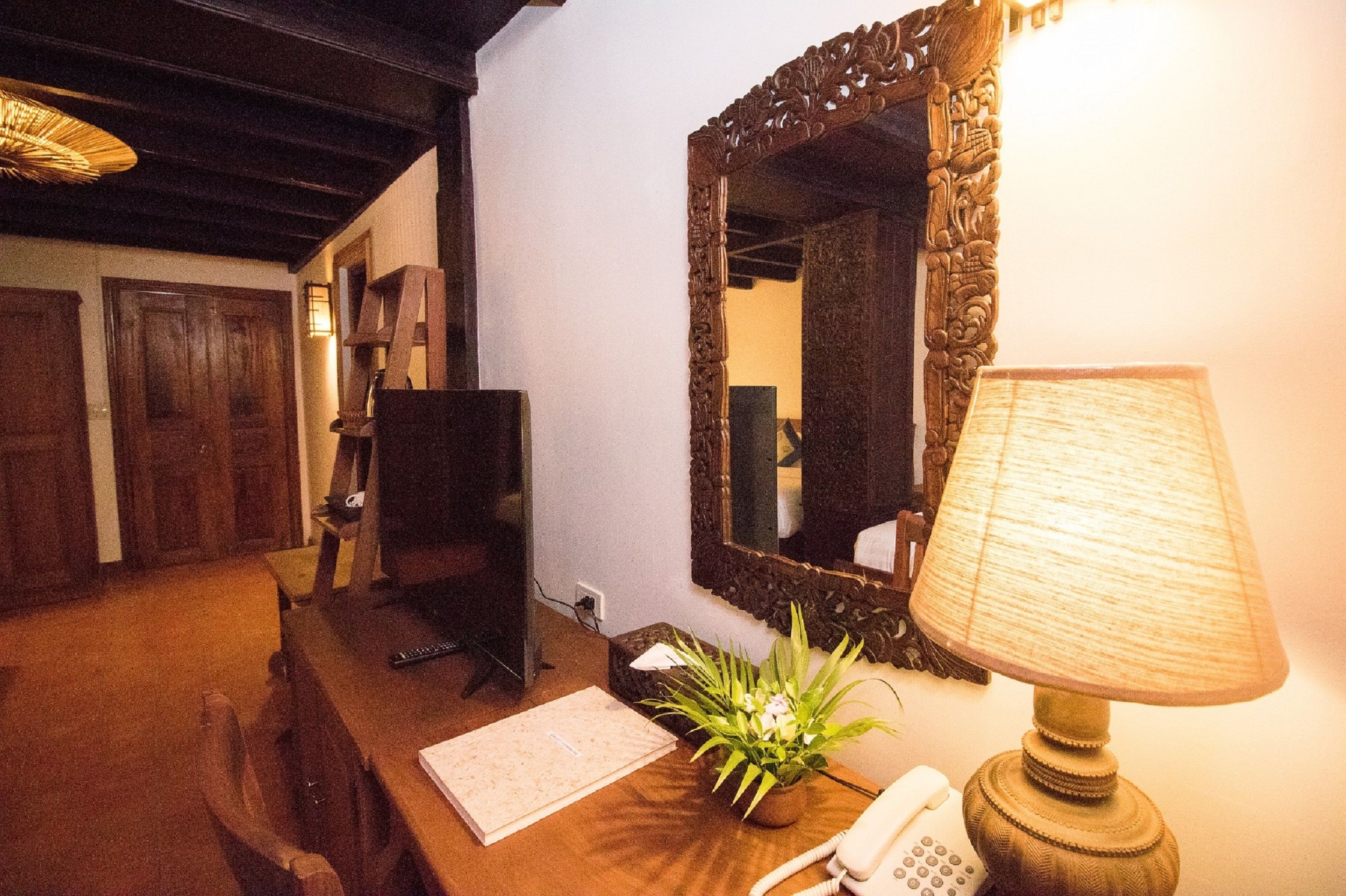 deluxe twin room | premium bedding, minibar, in-room safe, desk