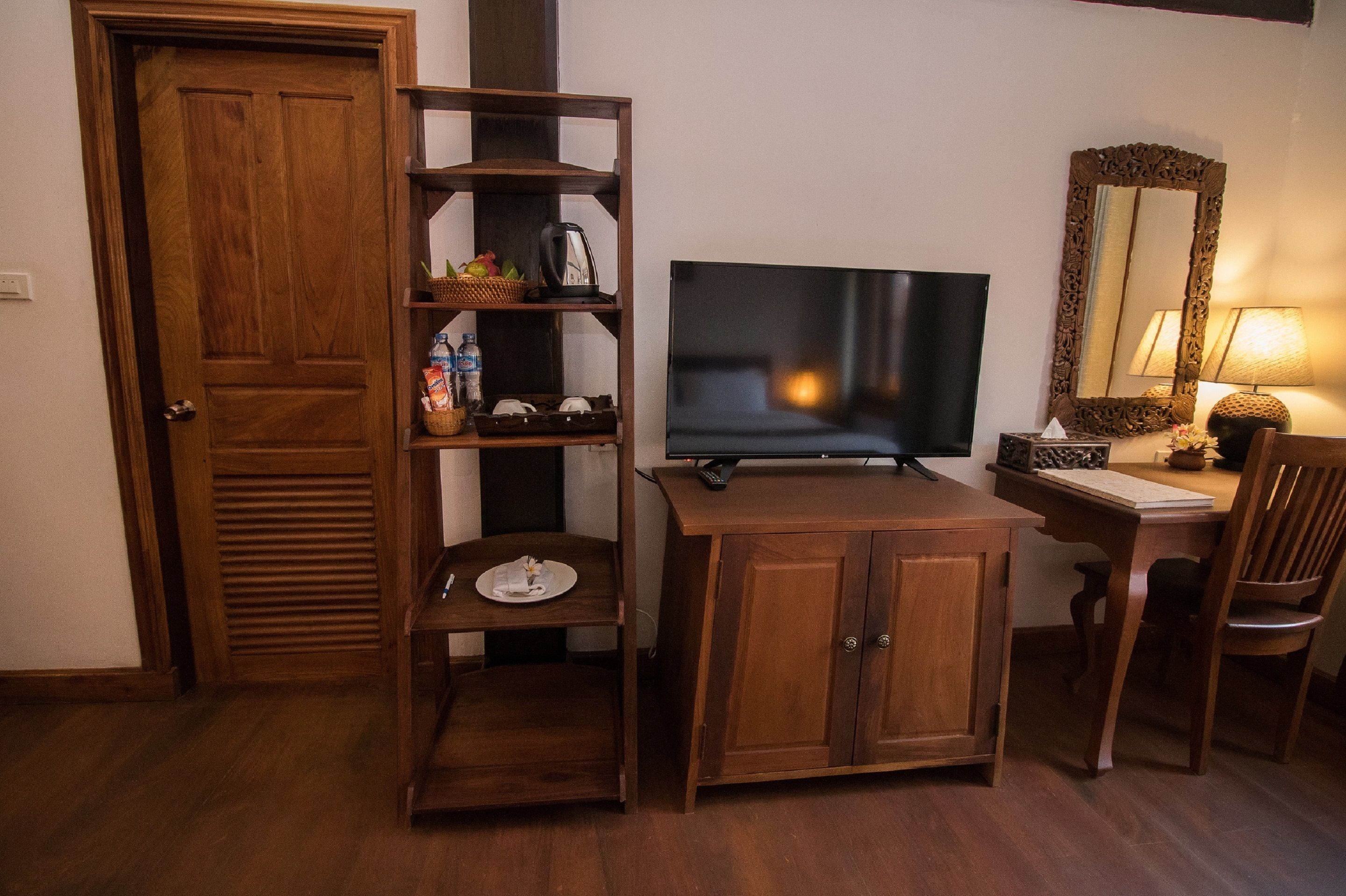 deluxe double room, 1 bedroom, non smoking | premium bedding, minibar, in-room safe, desk