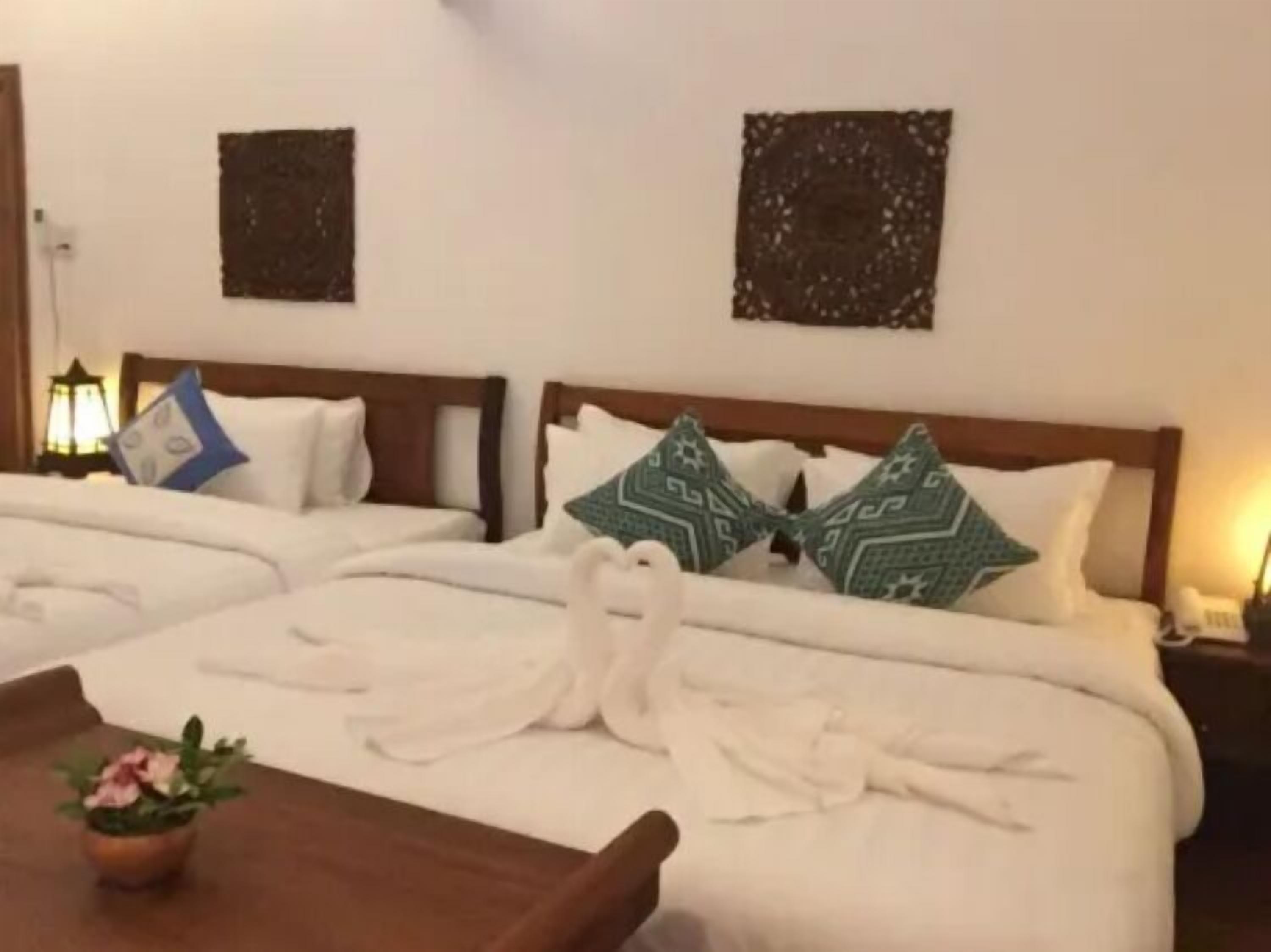 deluxe twin room | premium bedding, minibar, in-room safe, desk