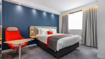 Quarto standard, 1 cama de casal (with Free Hot Breakfast) | Escrivaninha, cortinas blackout, ferros/tábuas de passar roupa