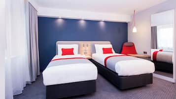 Habitación estándar, 2 camas individuales (with Free Hot Breakfast) | Escritorio, cortinas opacas, tabla de planchar con plancha