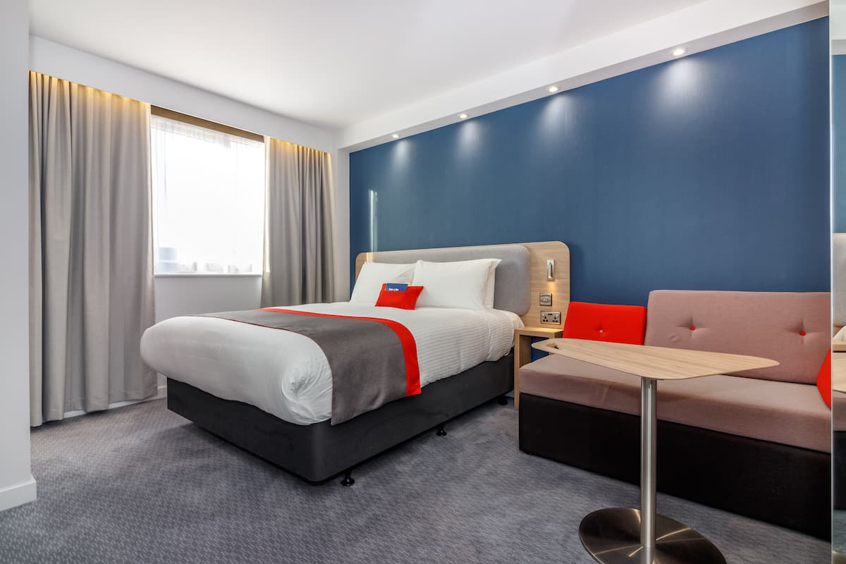 standard room, 1 double bed (with free hot breakfast) | 1 bedroom, desk, blackout curtains, iron/ironing board