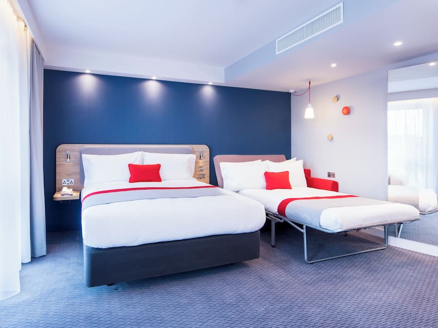 Standard Room, 1 Double Bed (with Free Hot Breakfast) | Desk, blackout curtains, iron/ironing board, free cots/infant beds