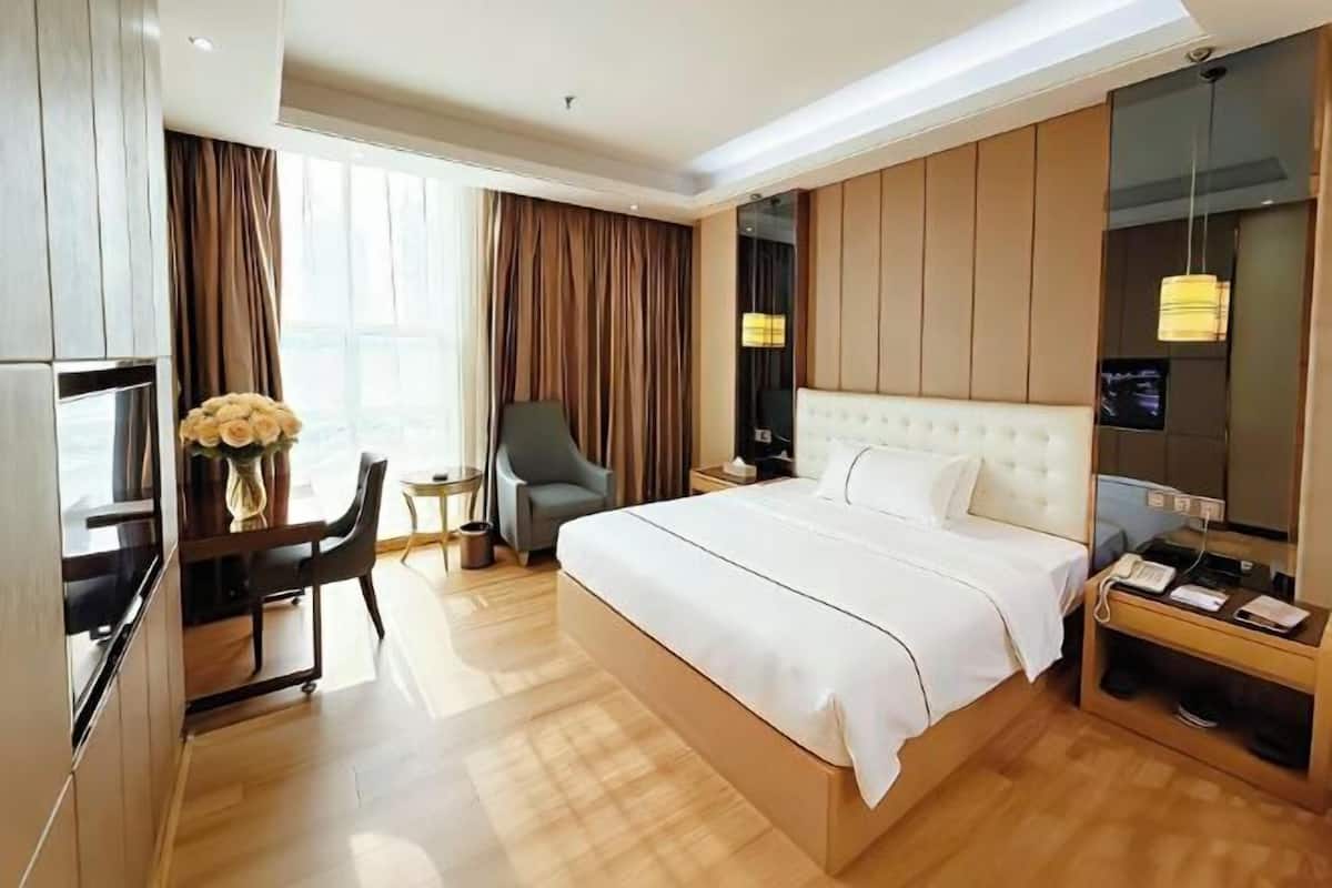 高級寢具、迷你吧、客房內保險箱、書桌